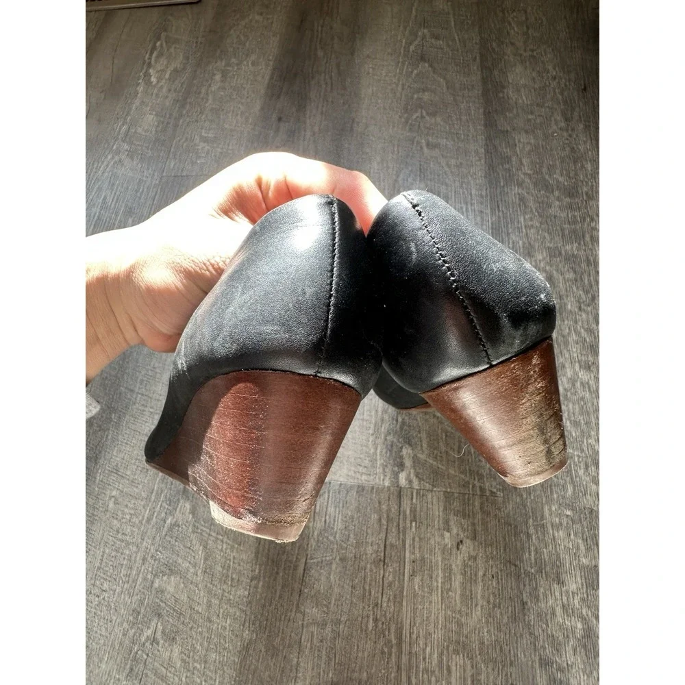 Tory Burch Women's Mini Miller Black Wedge Leather Logo Pump Size: 8M EUC++++++‎